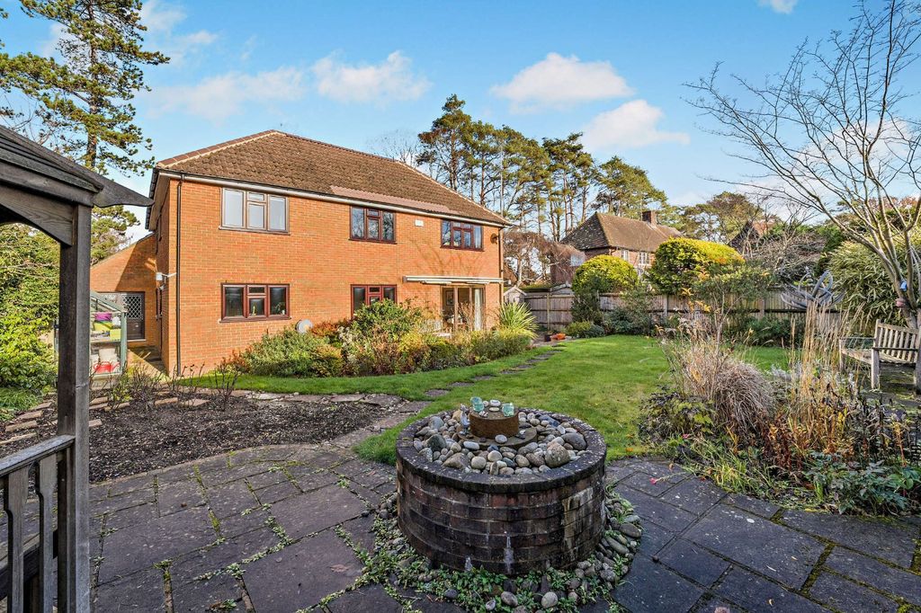 Property photo 2 of 14 42 Waverley Lane