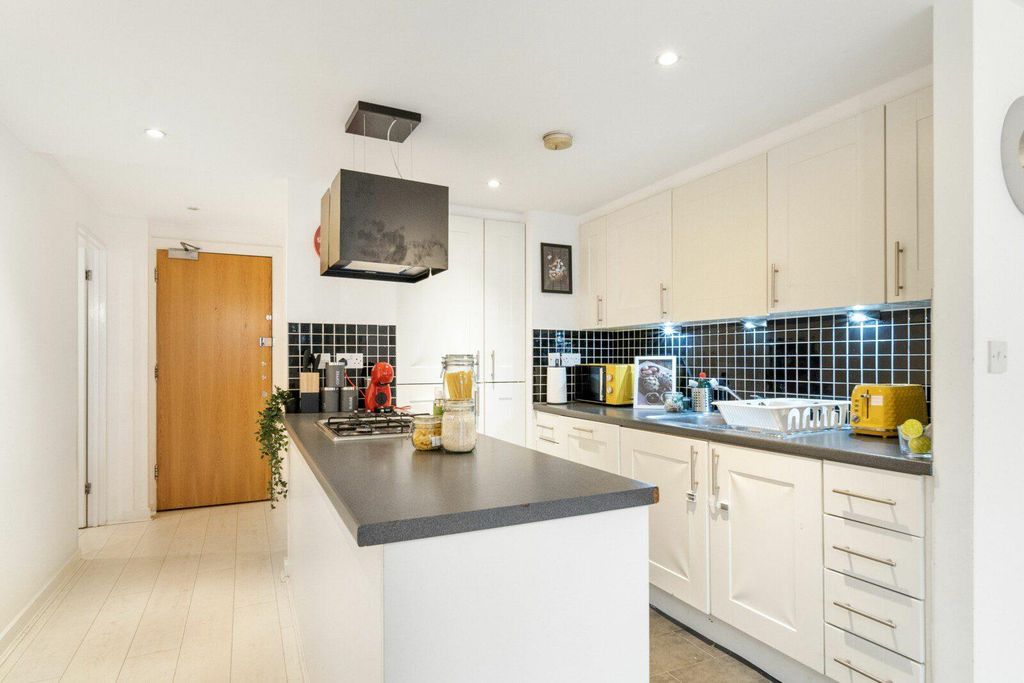 Property photo 3 of 8 Victoria Mills 3.Jpg