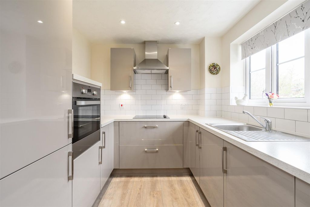 Property photo 3 of 14 Apartment 16 Eleanor Lodge_4.Jpg