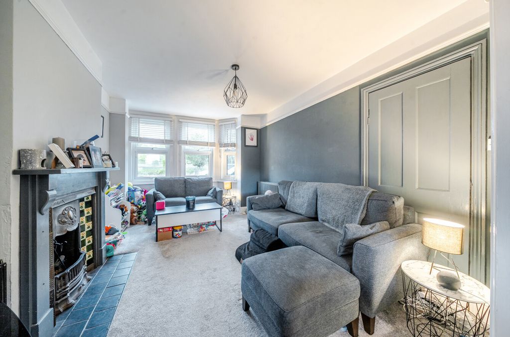 Property photo 3 of 17 1344728-9-68B2Ca3...