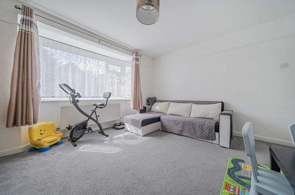 Property photo 2 of 13 1349607-16-68c032...