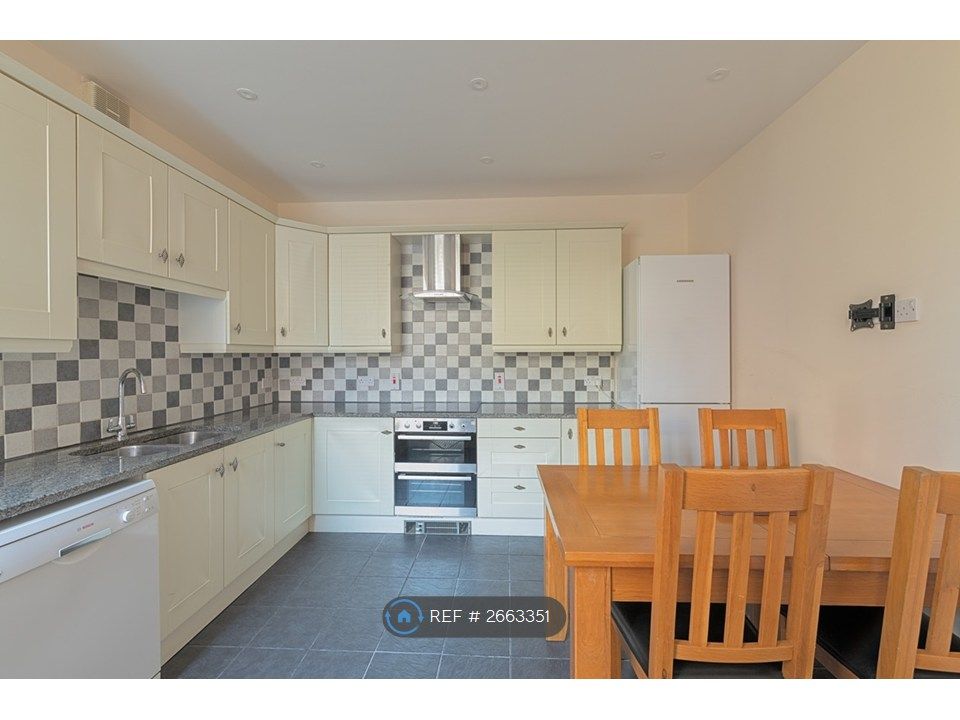 Property photo 2 of 28