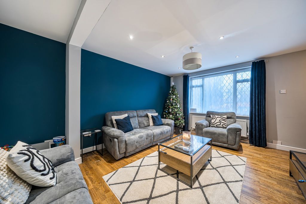 Property photo 3 of 21 1393915-16-694583...