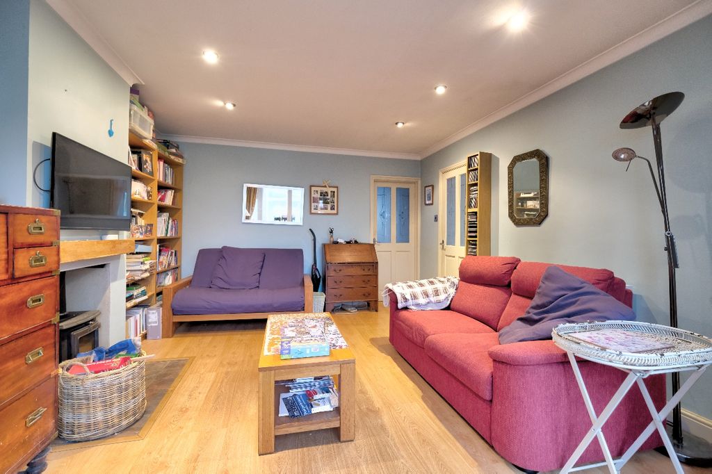 Property photo 3 of 15 Lounge