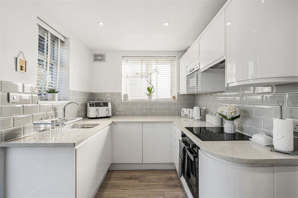 Property photo 2 of 17 14_76501.Jpg