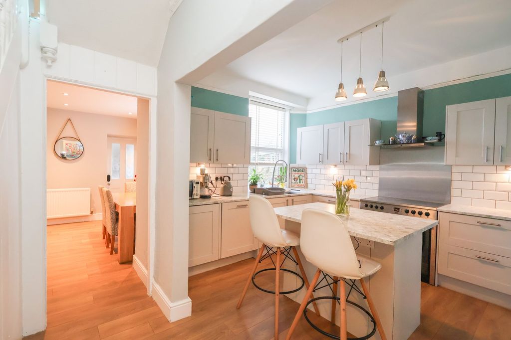 Property photo 3 of 25 Kitchen/Breakfast Room