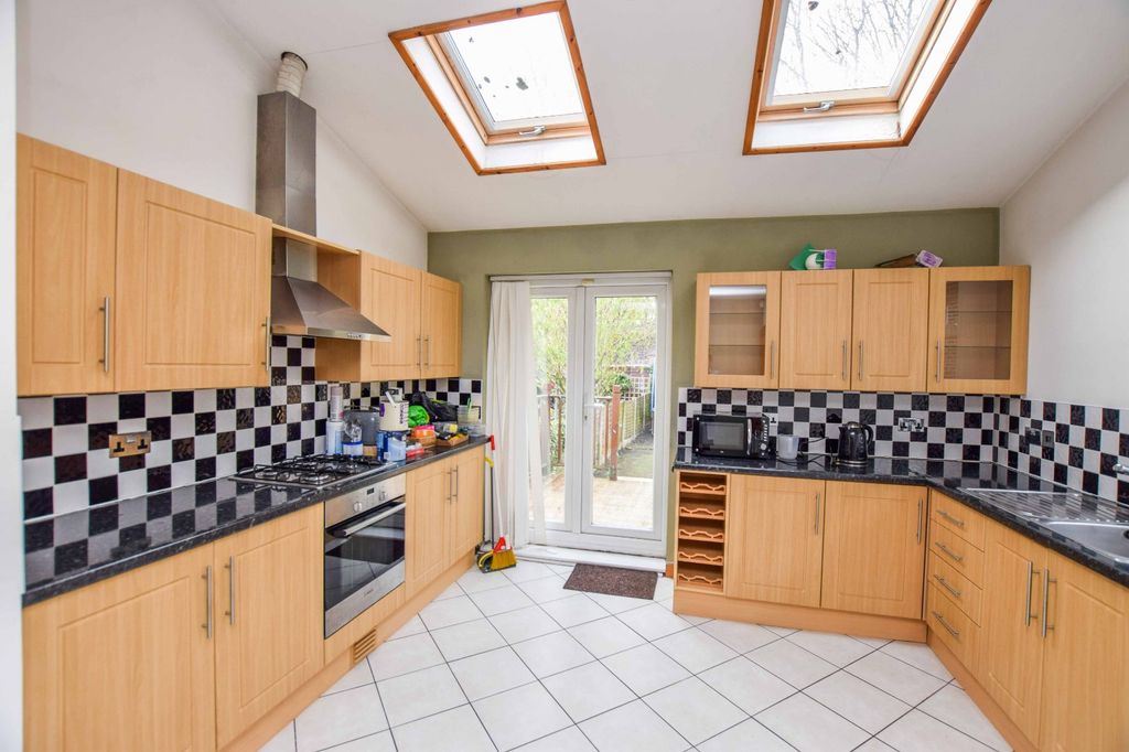 Property photo 2 of 10 Picture No. 18