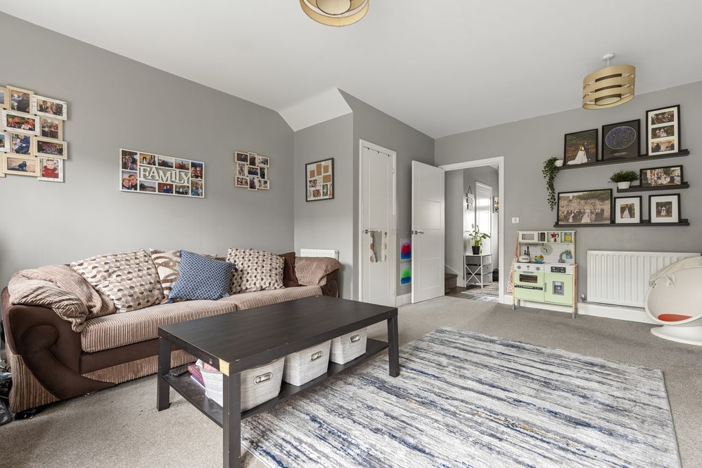 Property photo 3 of 15 Lounge