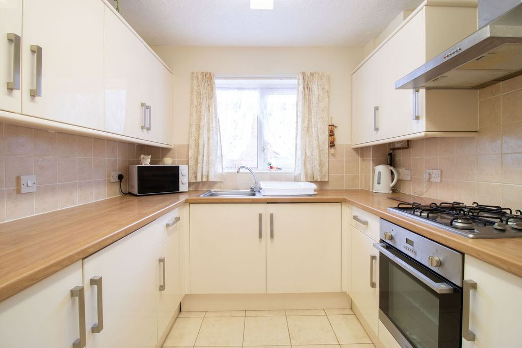 Property photo 3 of 33