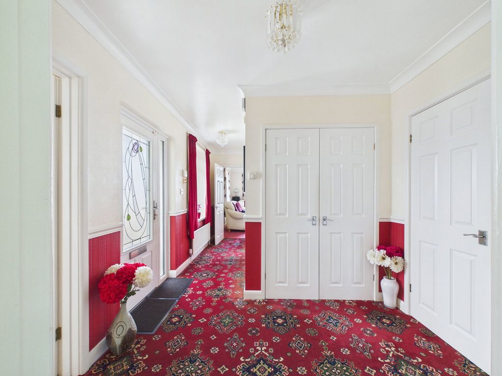 Property photo 2 of 27