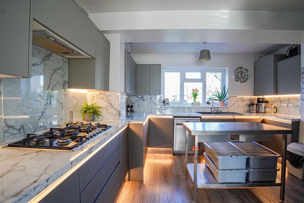 Property photo 2 of 27 Dsc03374.Jpg