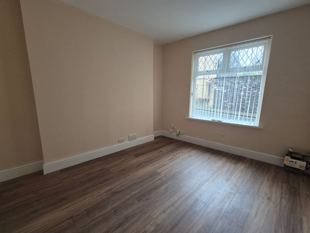 Property photo 2 of 13 Image