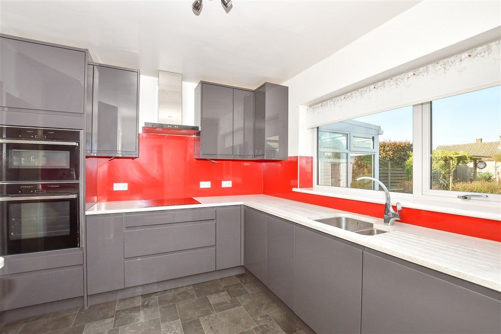 Property photo 1 of 10 Kitchen