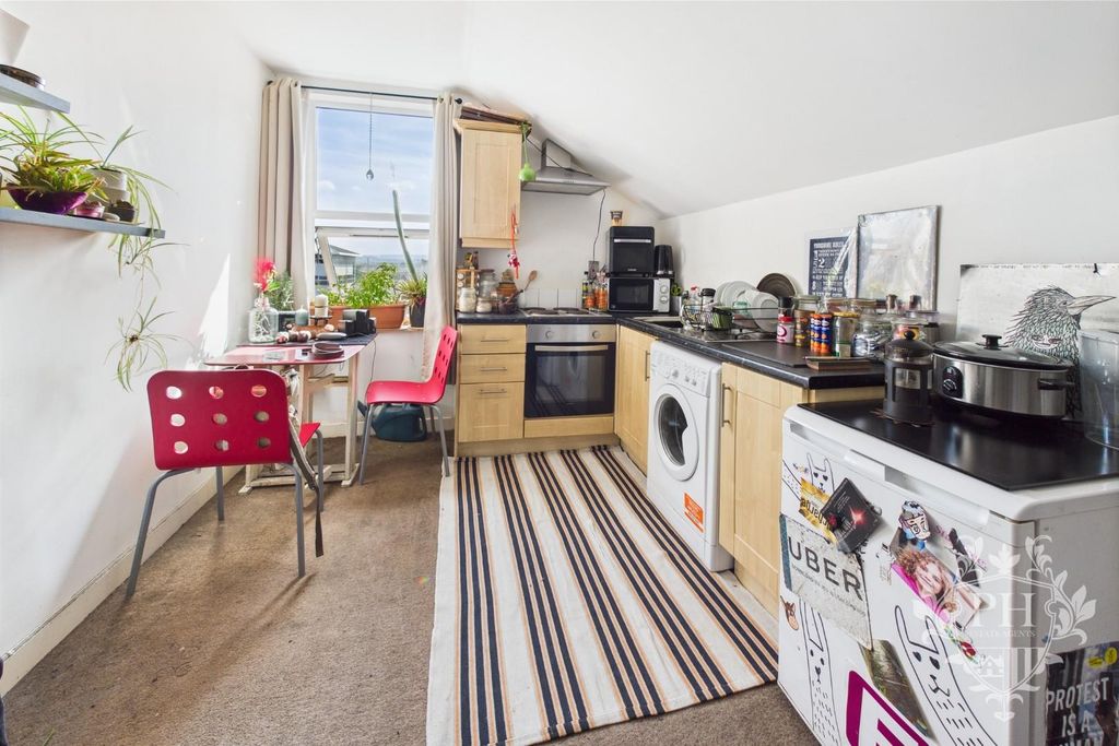 Property photo 3 of 7 Cam01415G0-Pr0432-Still006.Jpg