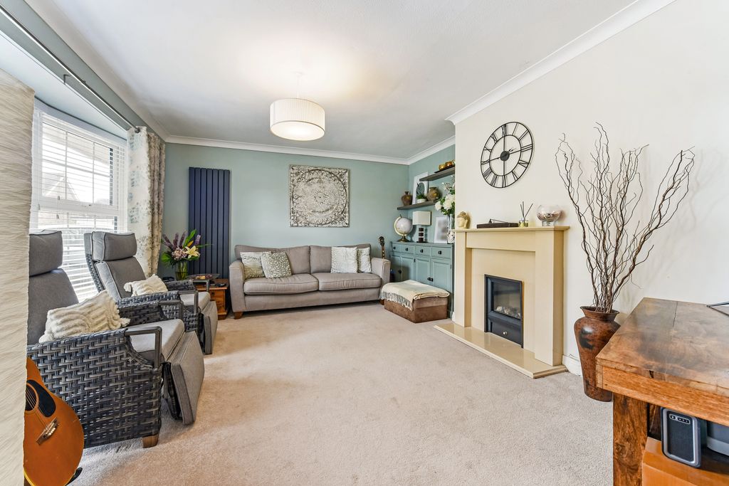 Property photo 3 of 33