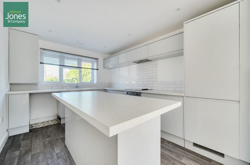 Property photo 2 of 11 Kitchen