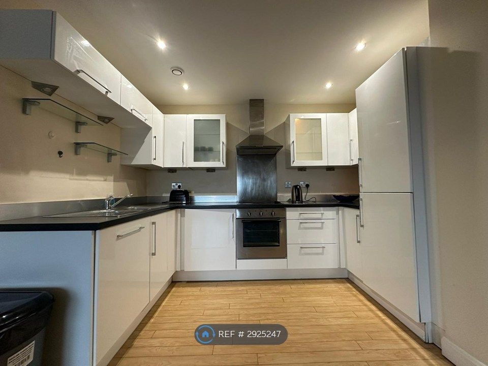 Property photo 3 of 8 Kitchen