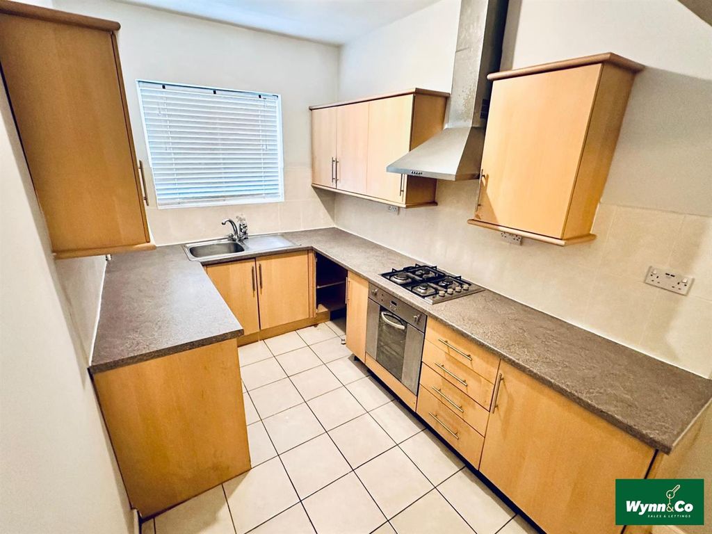 Property photo 3 of 9 Kitchen.Jpg
