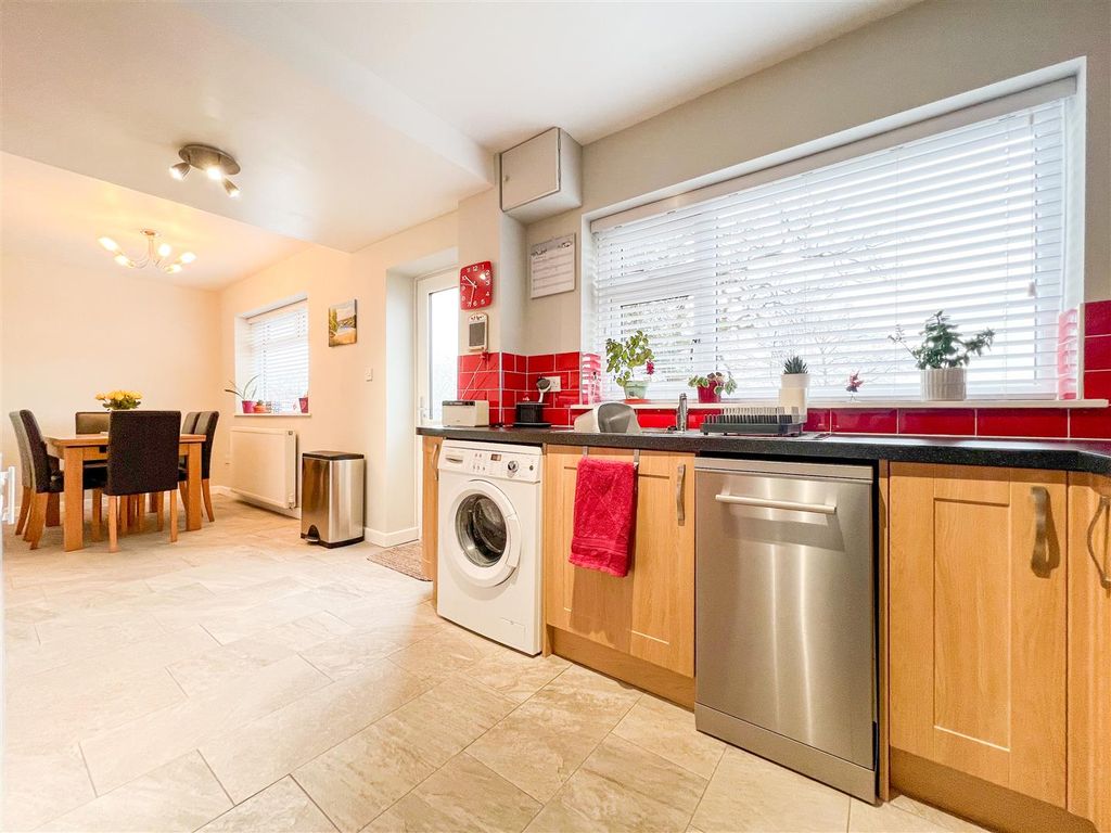 Property photo 3 of 27 Kitchen Diner