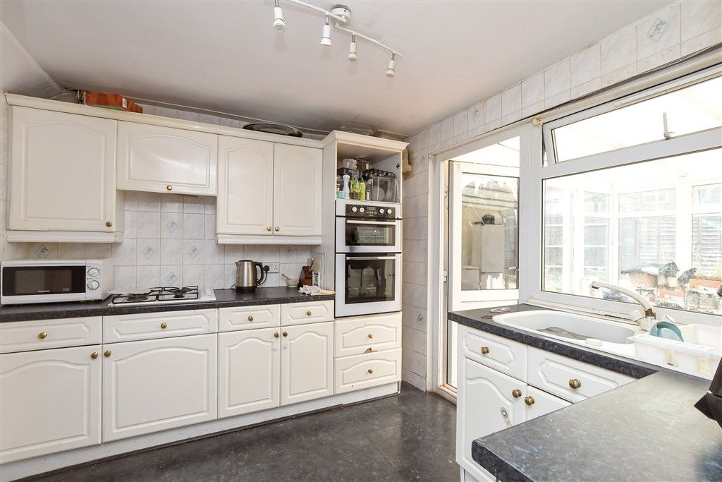 Property photo 1 of 10 Kitchen