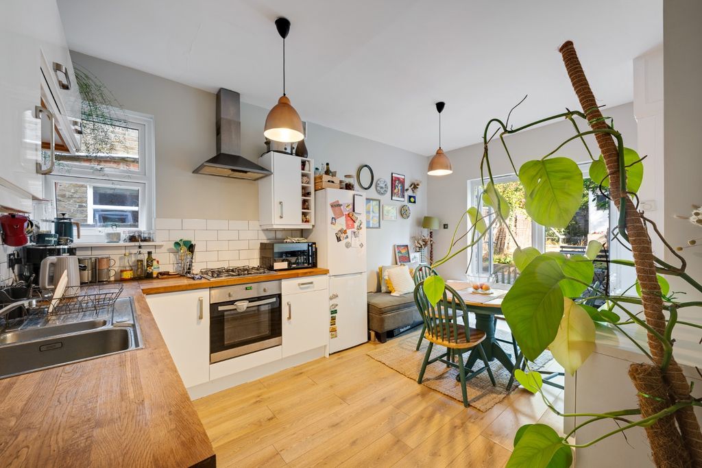 Property photo 2 of 14 5389923
