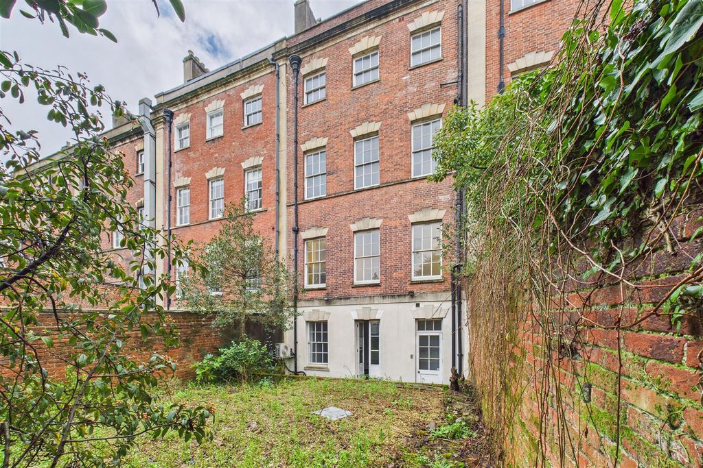 Property photo 2 of 51 23 Berkeley Square, Clifton, Bristol Bs8 1Hp | Fre