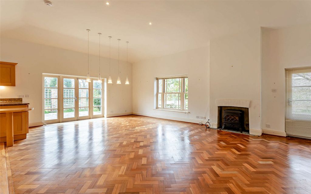 Property photo 3 of 14 Dining Room