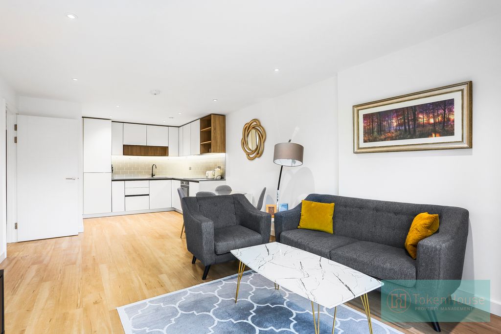 Property photo 2 of 18