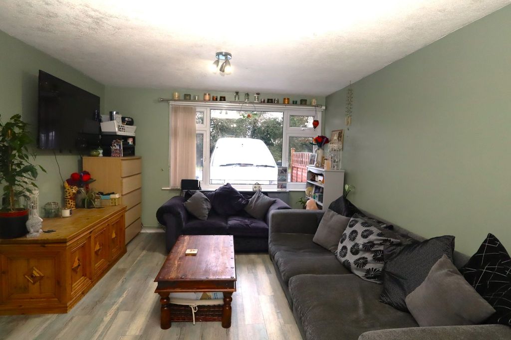 Property photo 2 of 21