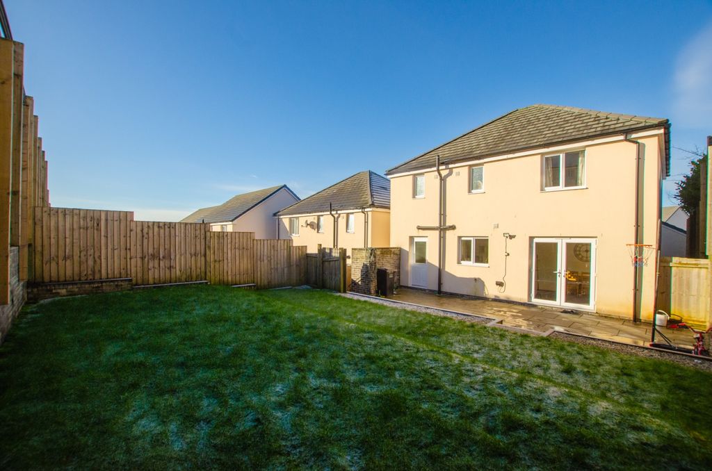 Property photo 2 of 12 5 Malthouse Drive Bodmin 01208 74182-03