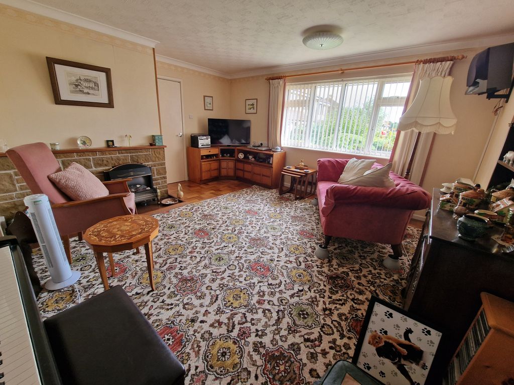 Property photo 3 of 15 Sitting Room