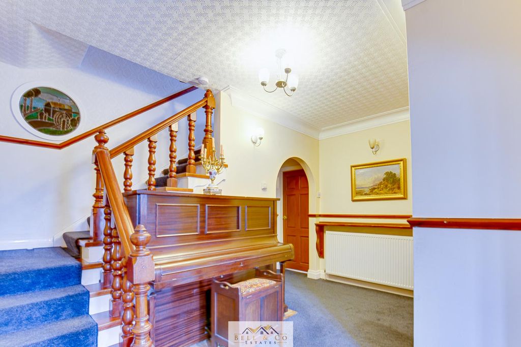 Property photo 3 of 39 Entrance Hall 1.1