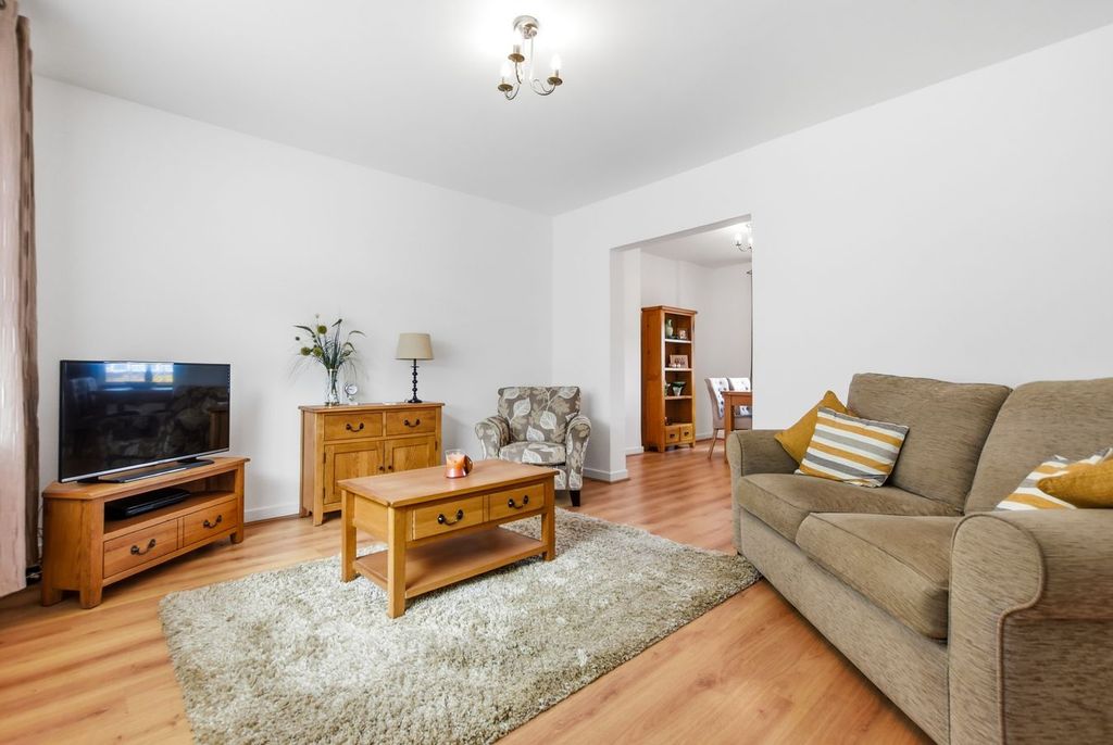 Property photo 2 of 26