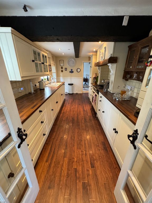 Property photo 2 of 18 Kitchen 1