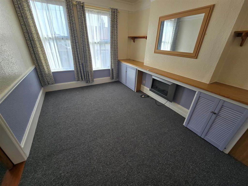 Property photo 2 of 5 Lounge