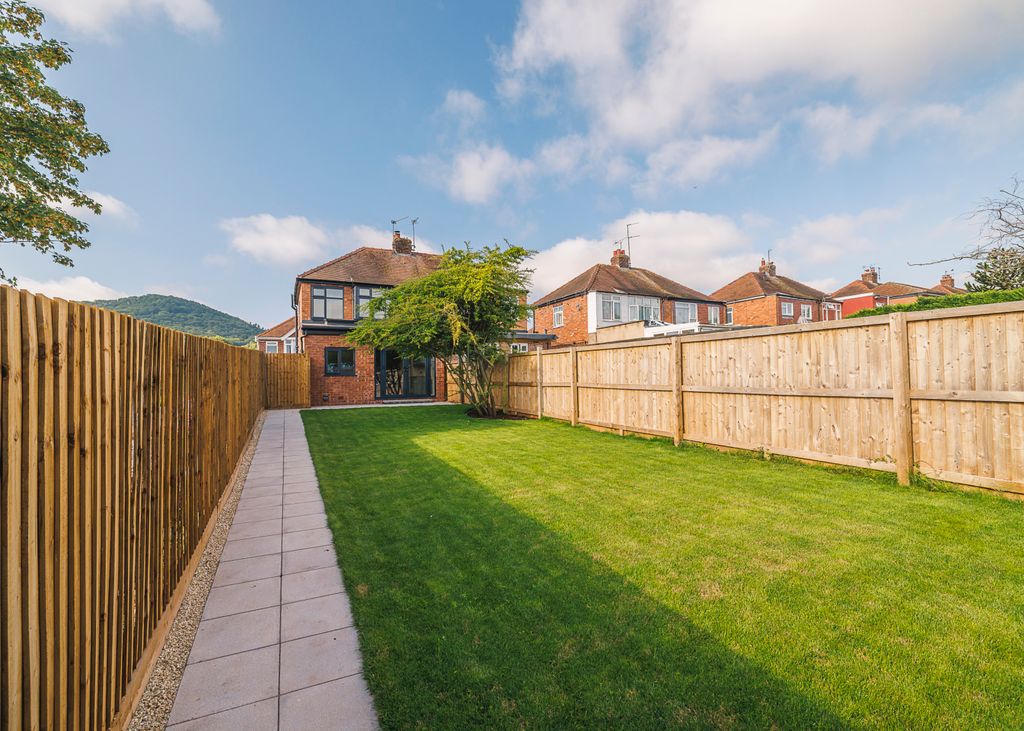 Property photo 3 of 19 Picture No. 02