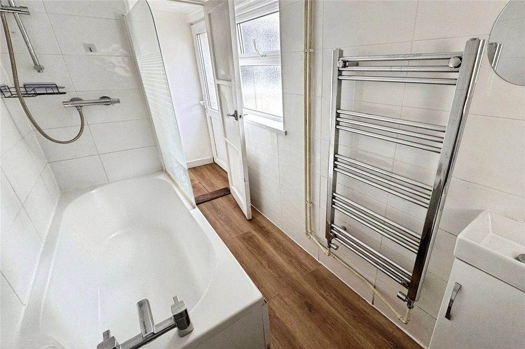 Property photo 3 of 7 Bathroom