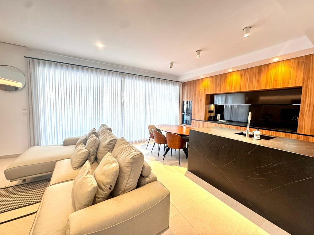 Property photo 2 of 28