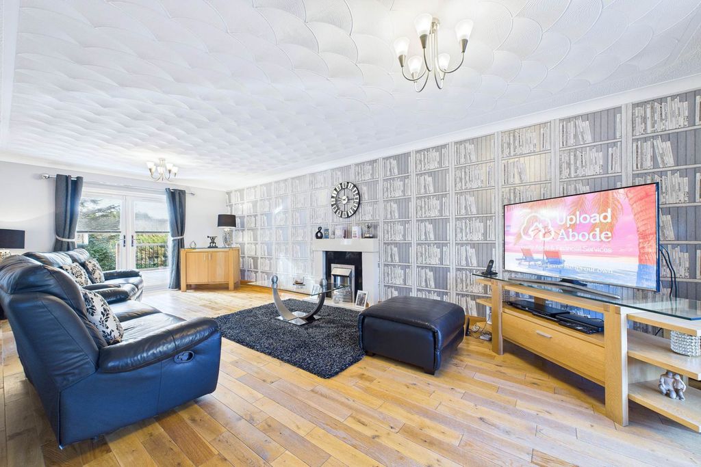 Property photo 2 of 27