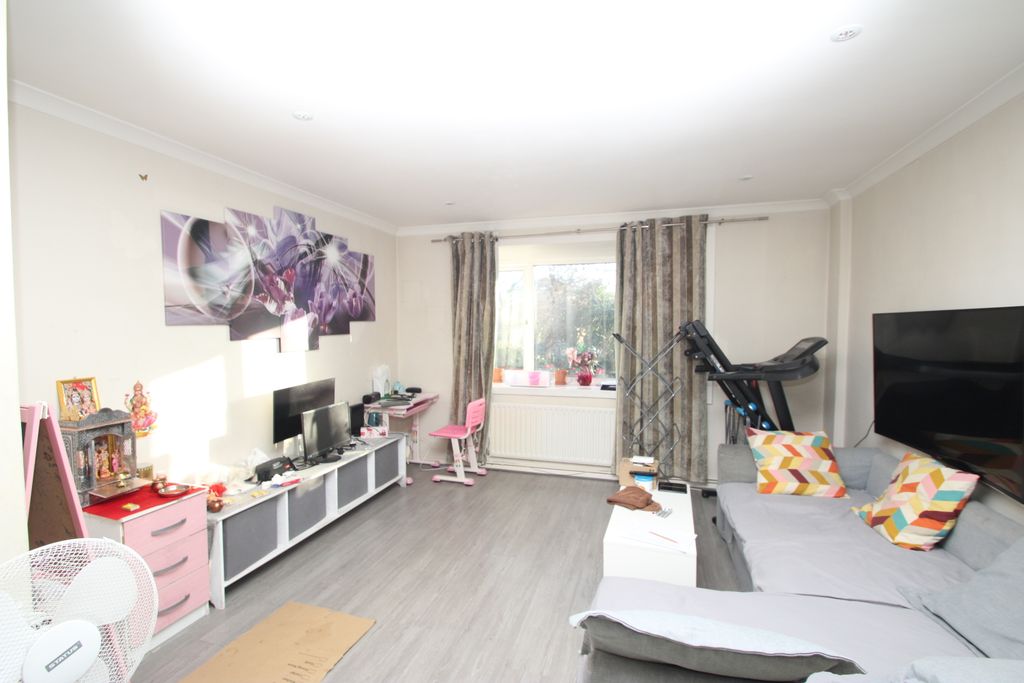 Property photo 3 of 7