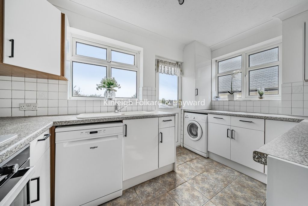 Property photo 3 of 14 E5308700-9d09-484d-8