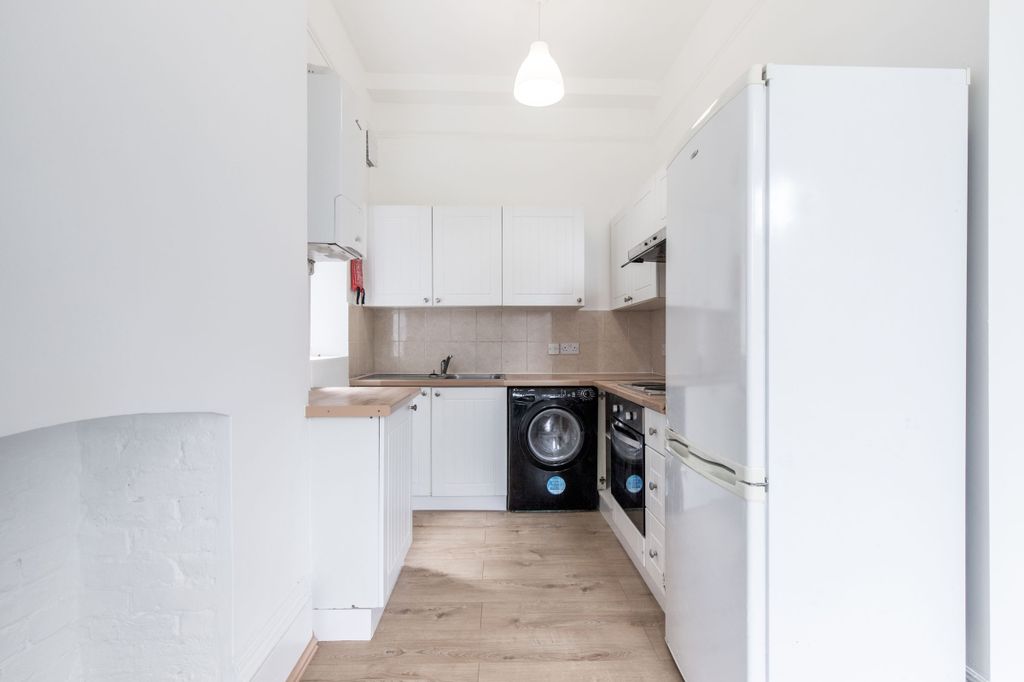 Property photo 3 of 11 Kitchen