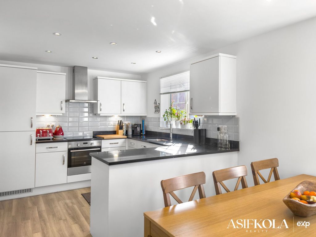 Property photo 3 of 28