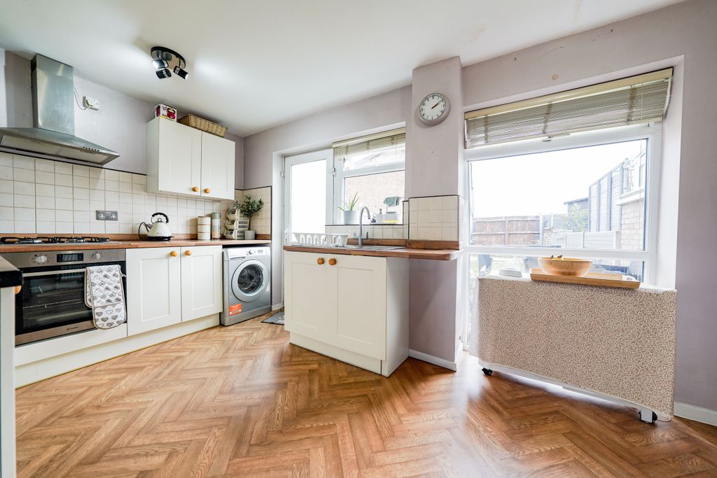 Property photo 3 of 19 Dsc08371