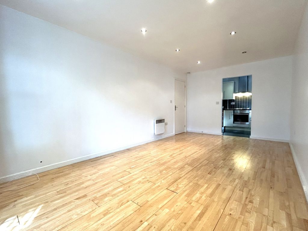 Property photo 3 of 9 Picture No. 10