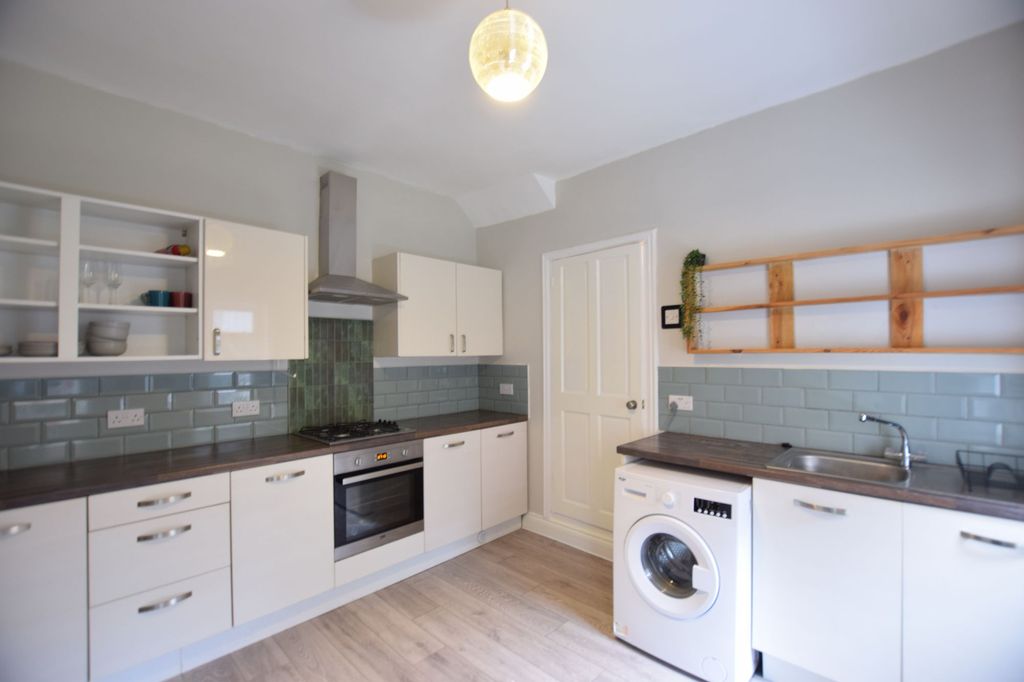 Property photo 2 of 9 Kitchen