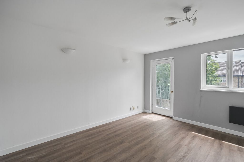 Property photo 3 of 11 1472067-8-6A216F1...