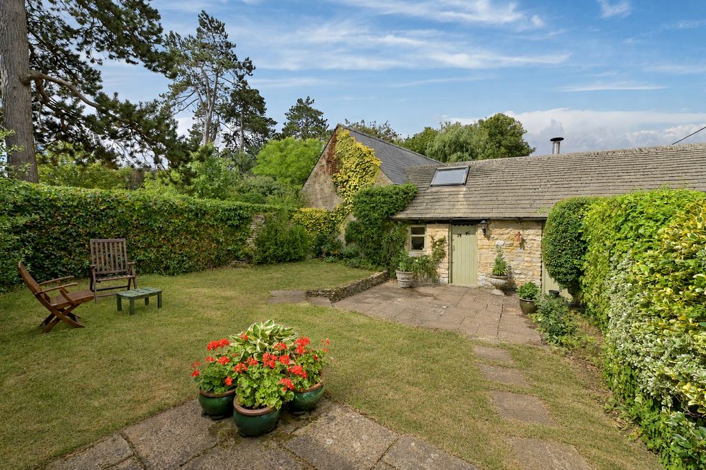 Property photo 3 of 16 Garden