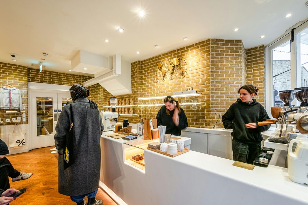 Property photo 2 of 11 Broadway Mkt 33 8.Jpg