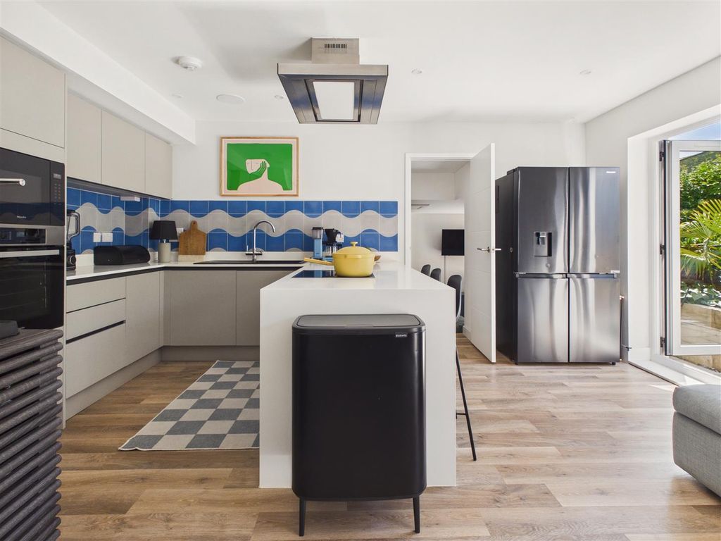 Property photo 3 of 38 Kitchen Diner Snug